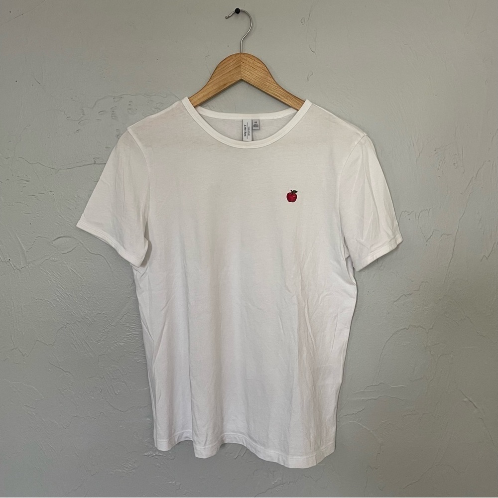 & Other Stories White with Red Apple Embroidery Classic Preppy Short Sleeve Tee